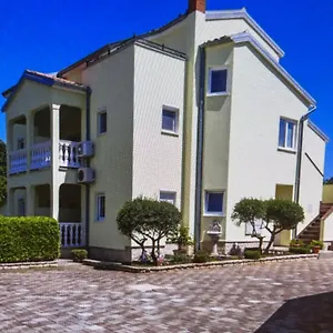 https://apartments-rajic-porec.in-istria.net